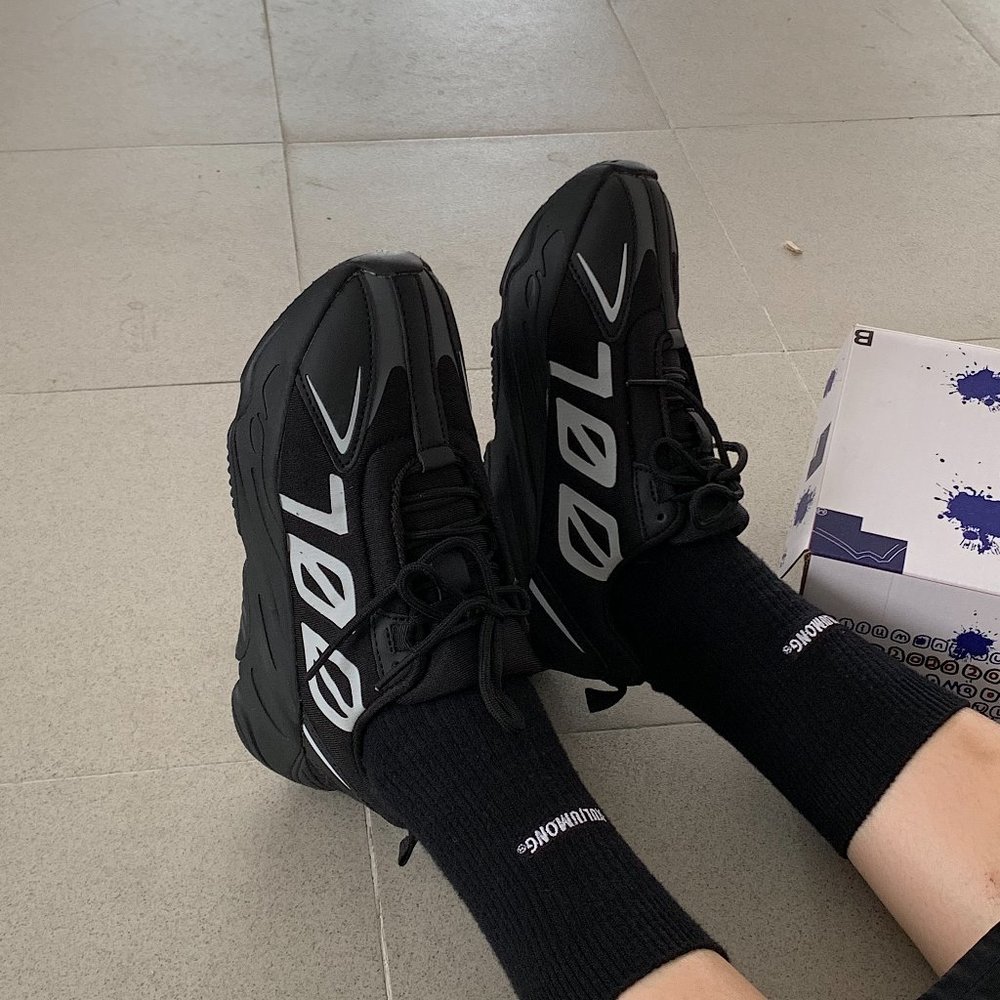 Season's trendy sneakers